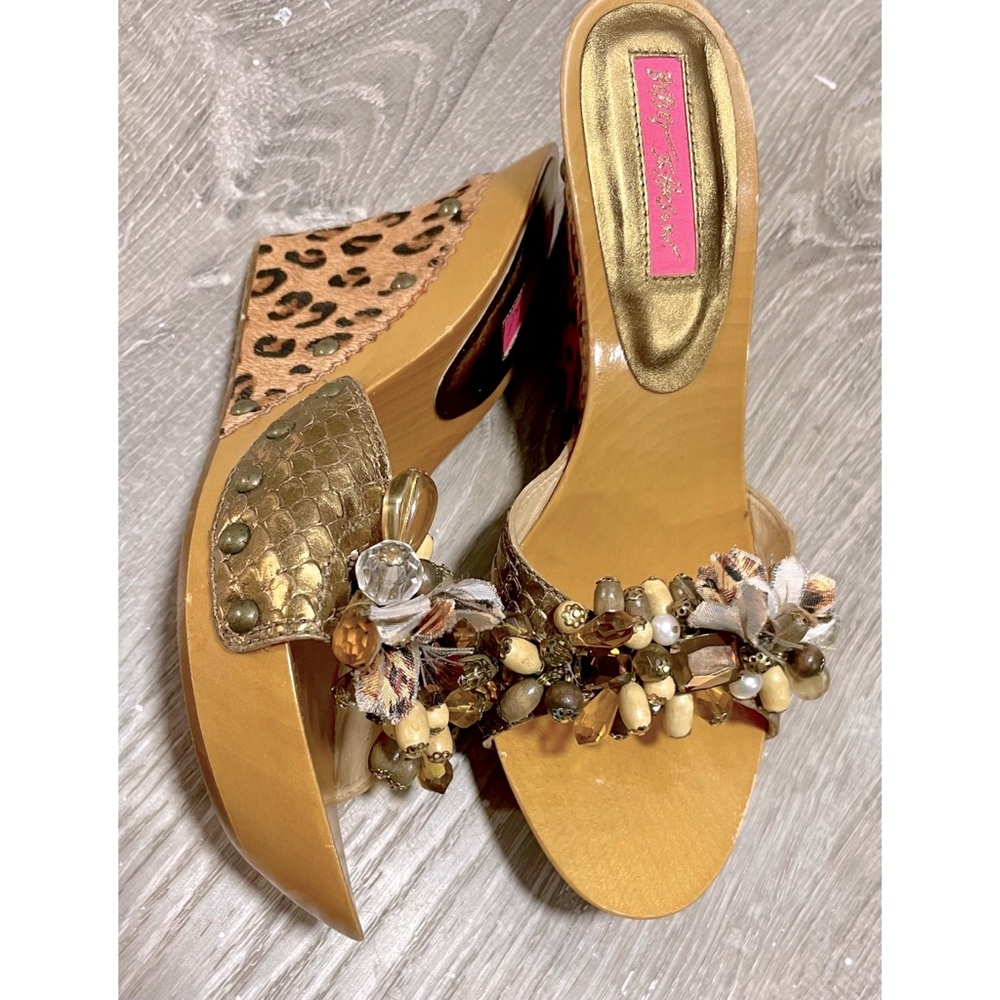 NWOT Betsey Johnson Leopard Bead Wedges Size 6.5